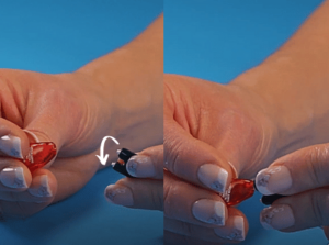 Comment remplacer un pare cérumen sur une aide auditive invisible avec la technique des pétales ?