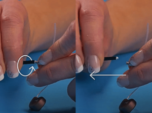 Comment renouveler un pare cérumen sur une aide auditive RIC à dôme avec la technique des bâtonnets ?